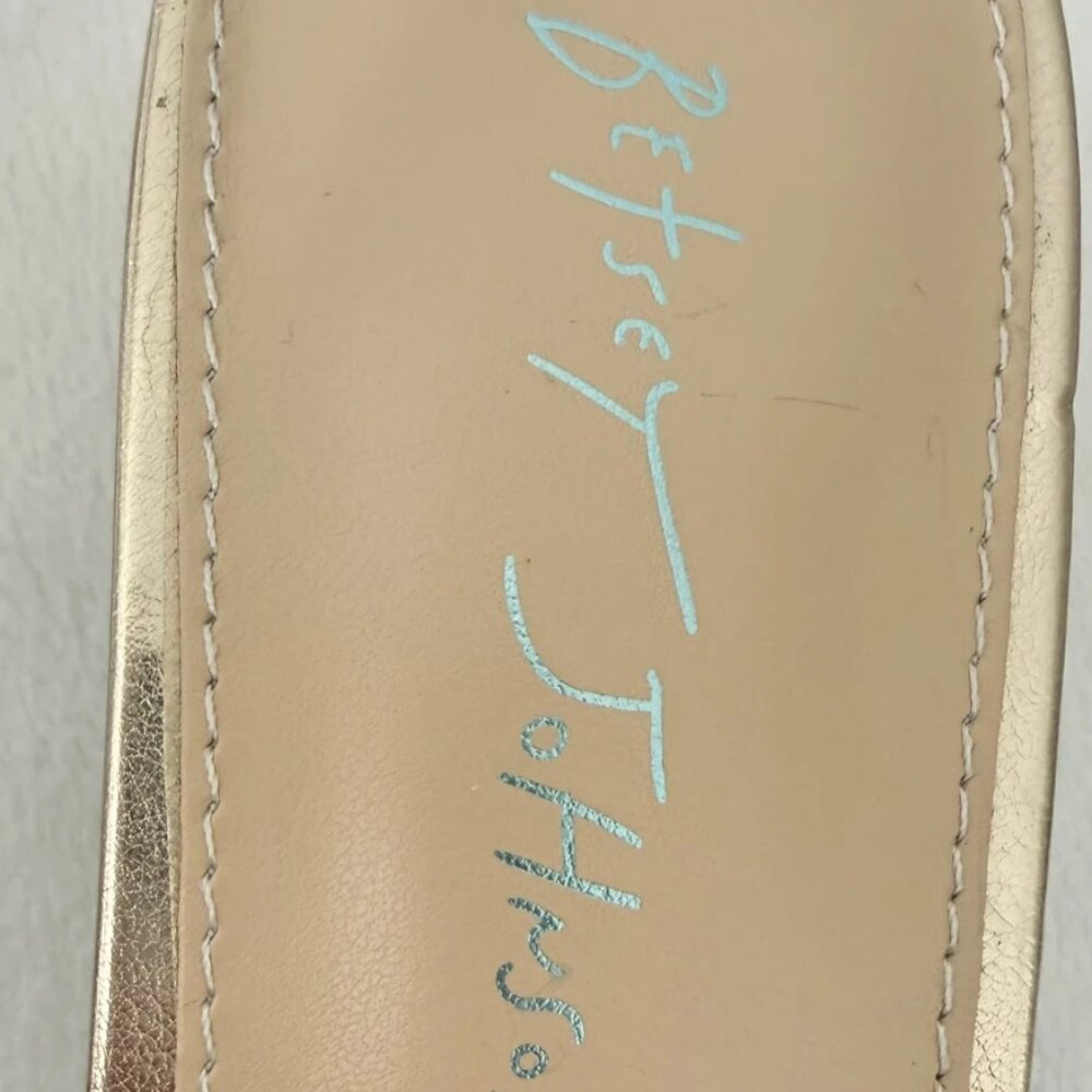 Betsey Johnson Womens Robin Heel Shoes Pump Flower Embellisments Gold Sz 8.5 New - Picture 10 of 11